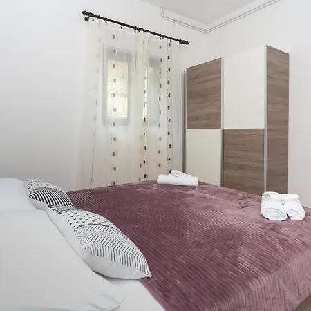 Apartment Sunny Elegant In *