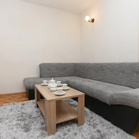 Sunny Elegant In Apartament